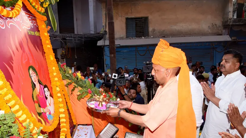 CM Yogi Adityanath Bhakt Prahlad Aarti
