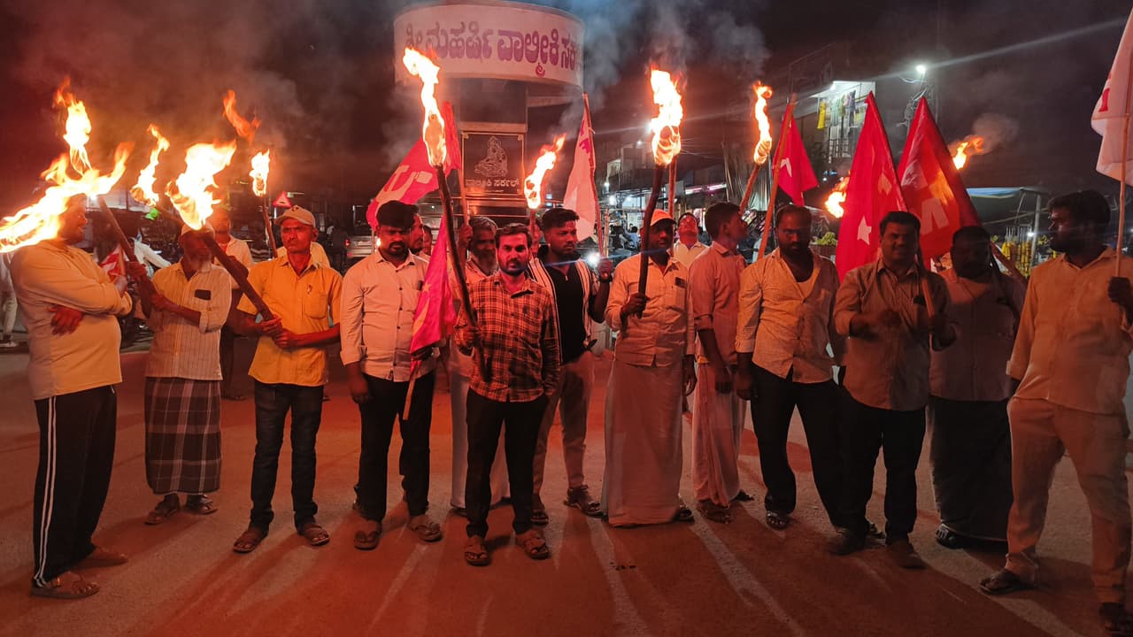 torchlight procession condemning the arrest of leaders | Torchlight ...