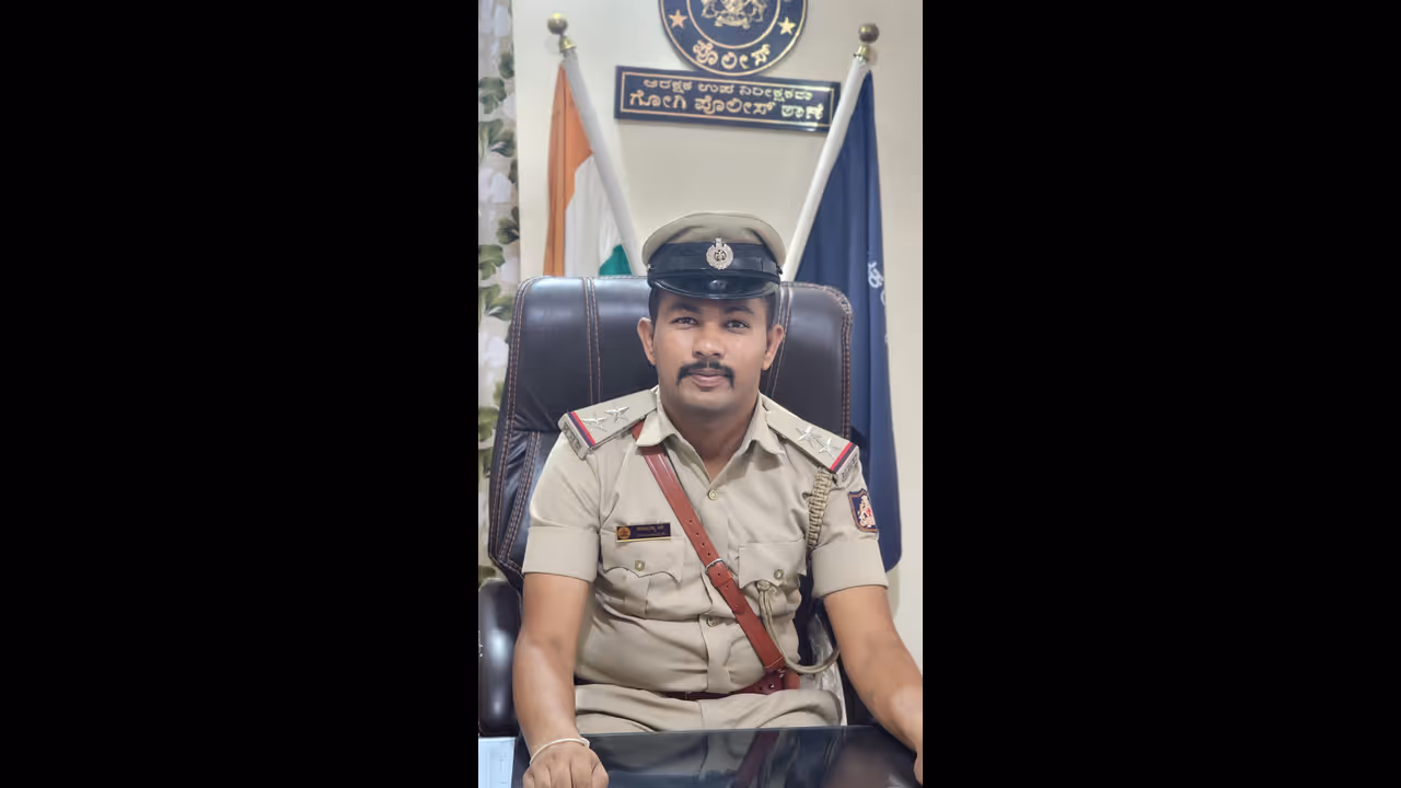 cm medal for psai devendra reddy, jayashree | Cm Medal For Psai ...