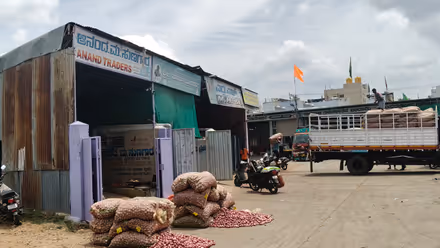 ಈಗ ಈರುಳ್ಳಿ ಬೆಲೆ ಕೇಳಿದರೇ ಬರುತ್ತೆ ಕಣ್ಣೀರು!