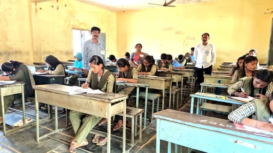 ಉತ್ಸಾಹದಿಂದ ಪರೀಕ್ಷೆ ಎದುರಿಸಿದ ವಿದ್ಯಾರ್ಥಿಗಳು
