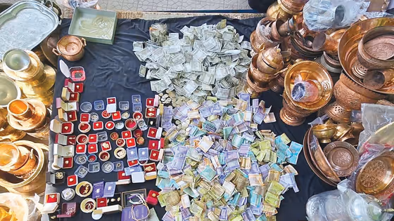 ಕಾಶ್ಮೀರಿಗಳಿಂದ ಇರಾನಿಗರ ನೆರವಿಗೆ ಚಿನ್ನ, ಬೆಳ್ಳಿ ದಾನ!